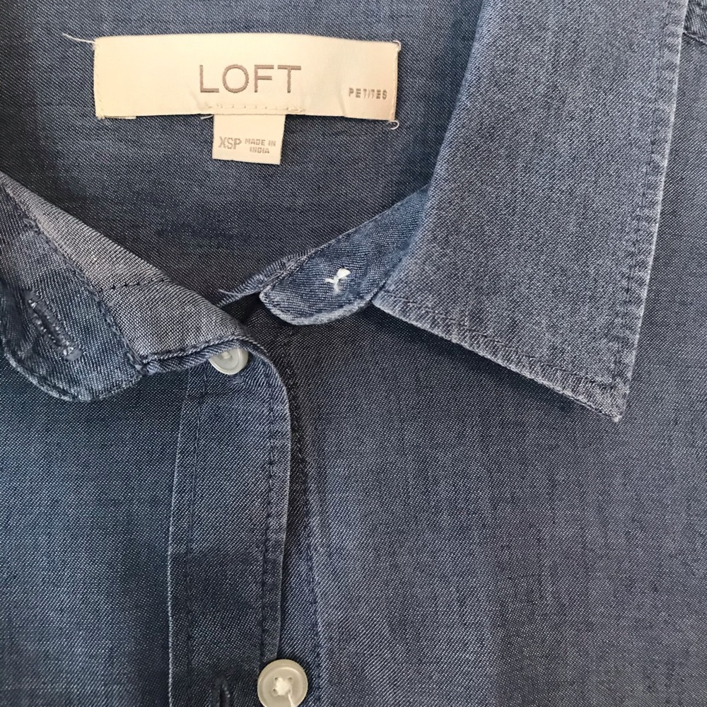 Ann Taylor Loft Chambray Button Down, Euc Xsp - image 4